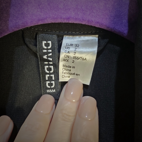 H&M lightweight black trench jacket. - Picture 4 of 10